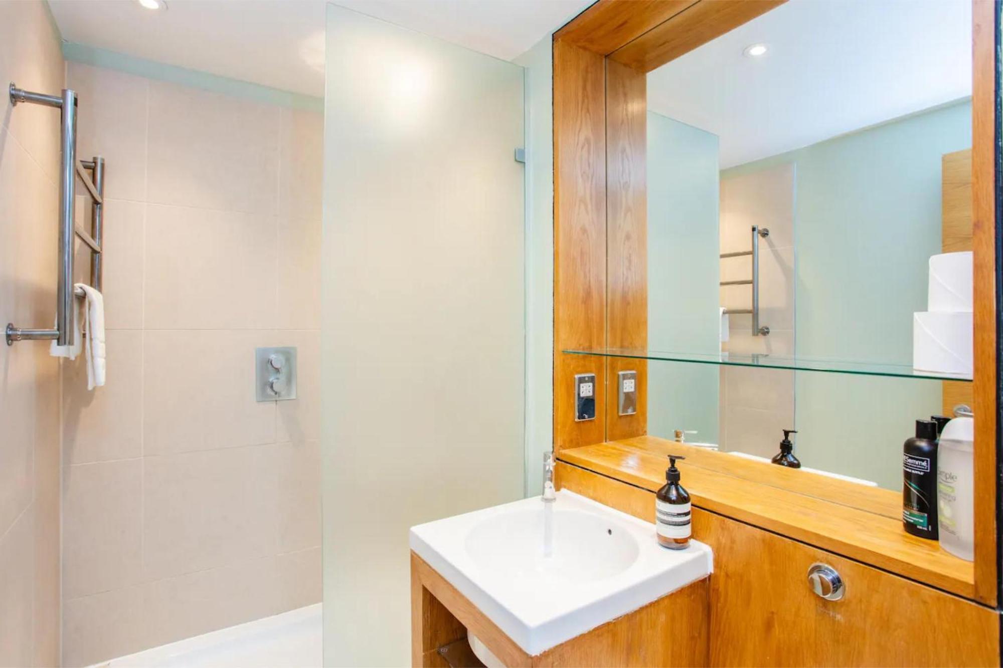 Modern 3 Bedroom Apartment In Paddington ロンドン エクステリア 写真
